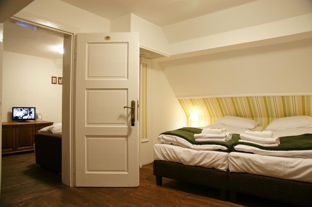 Willa Zwolakowka Bed and Breakfast Istebna Rum bild