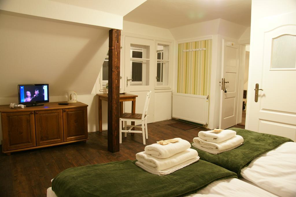 Willa Zwolakowka Bed and Breakfast Istebna Rum bild